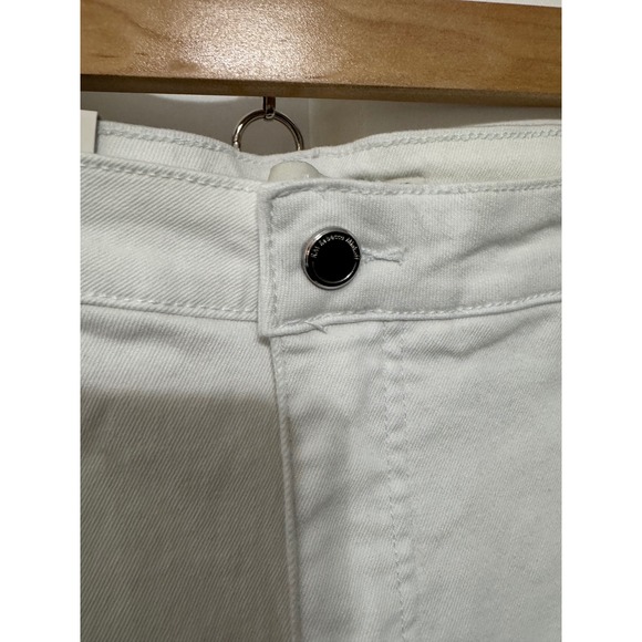 Rebecca Minkoff 90's Short White Denim High Rise Relaxed Fit Size 16 NWT - Picture 3 of 10